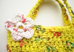 The Etsy Blog: How to Make Plarn and Crochet an Eco-friendly Tote Bag